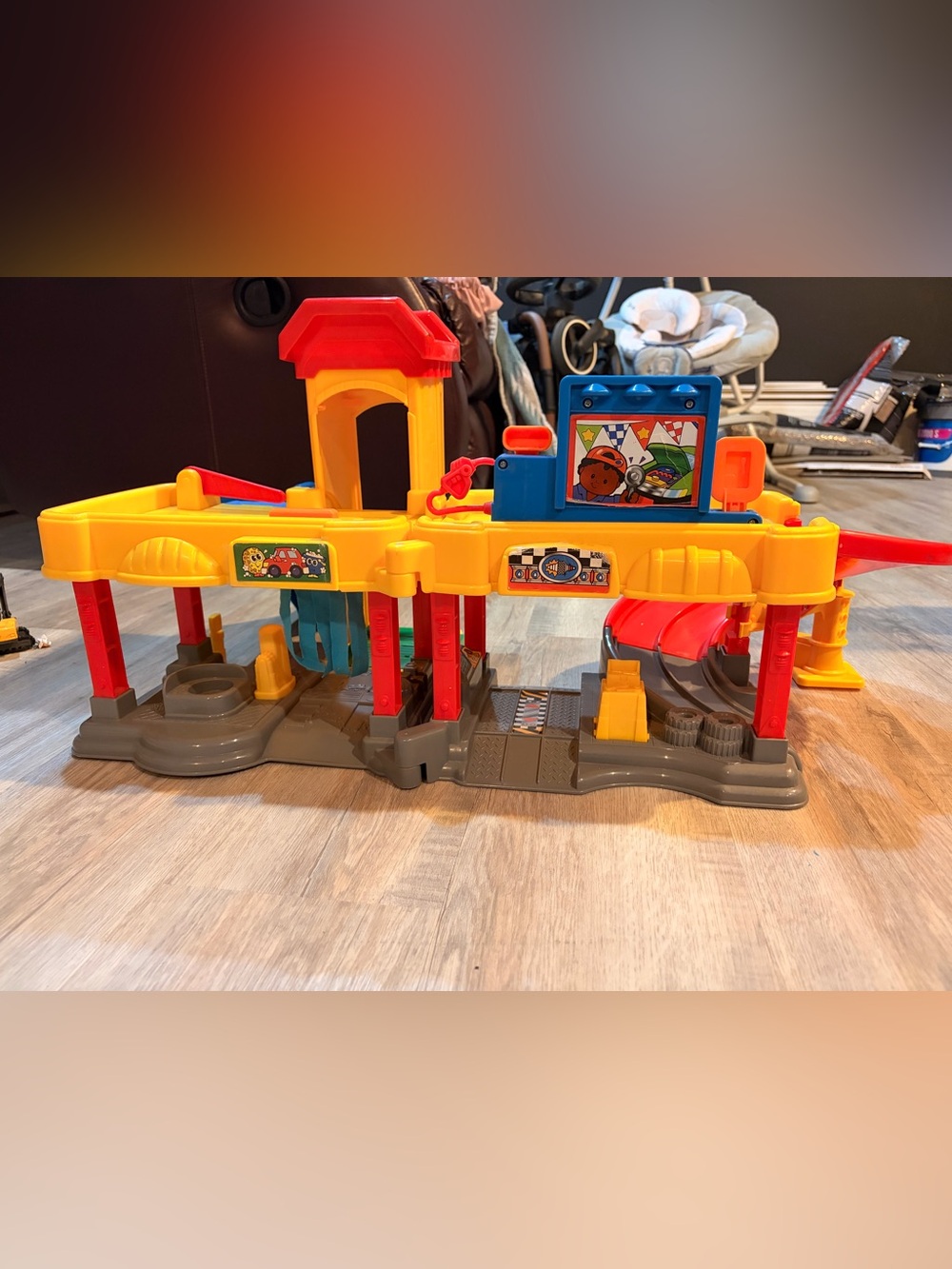 Fisher price little people large garage mechanic shop and car wash structure